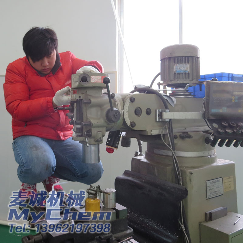 苏州新区用户维修台正炮塔铣床四号机铣头主轴及自动进给组件维修保养
